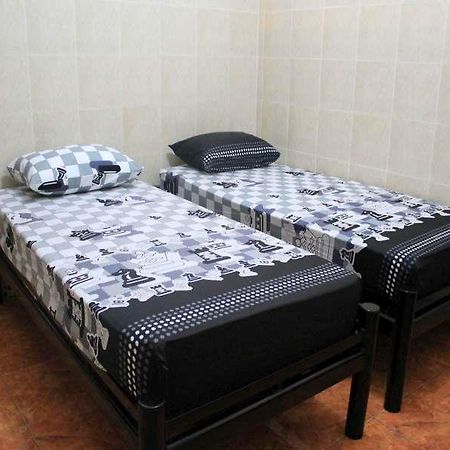 Tri Star Homestay Madiun Esterno foto